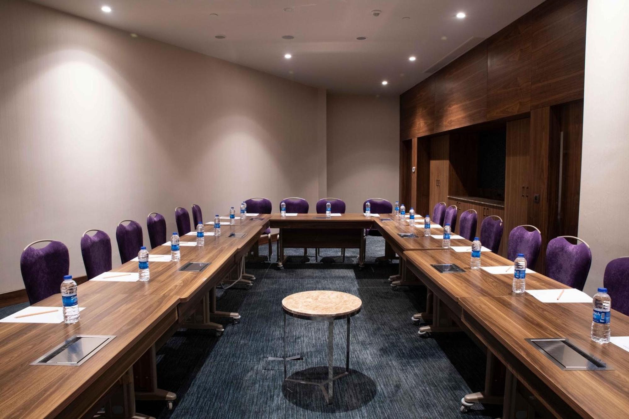 Uranus Istanbul Topkapi Exterior photo A meeting room at the hotel